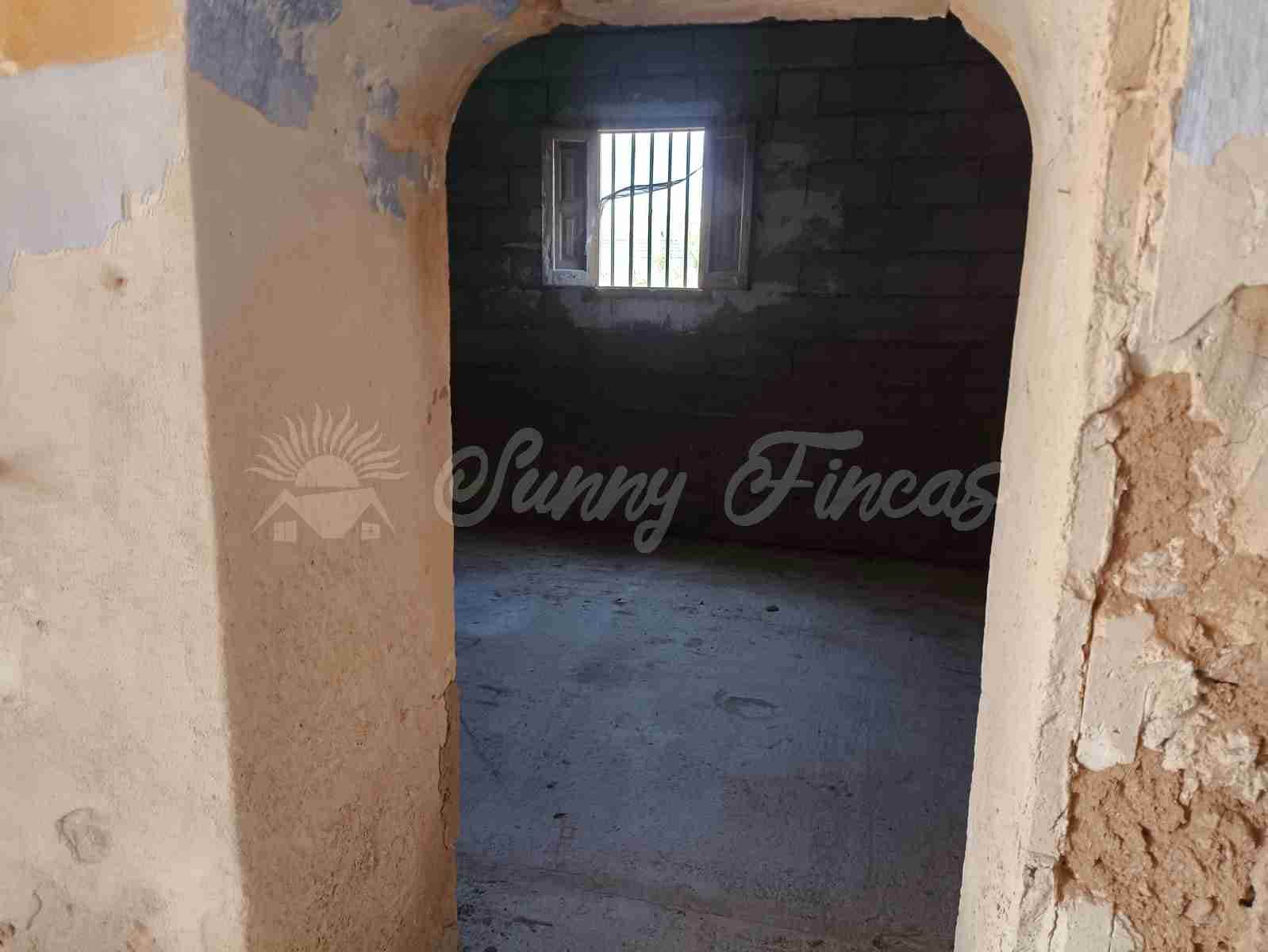 4 slaapkamer Finca/Landhuis te koop in Yecla met garage - € 49.900 (Ref: 8953949)