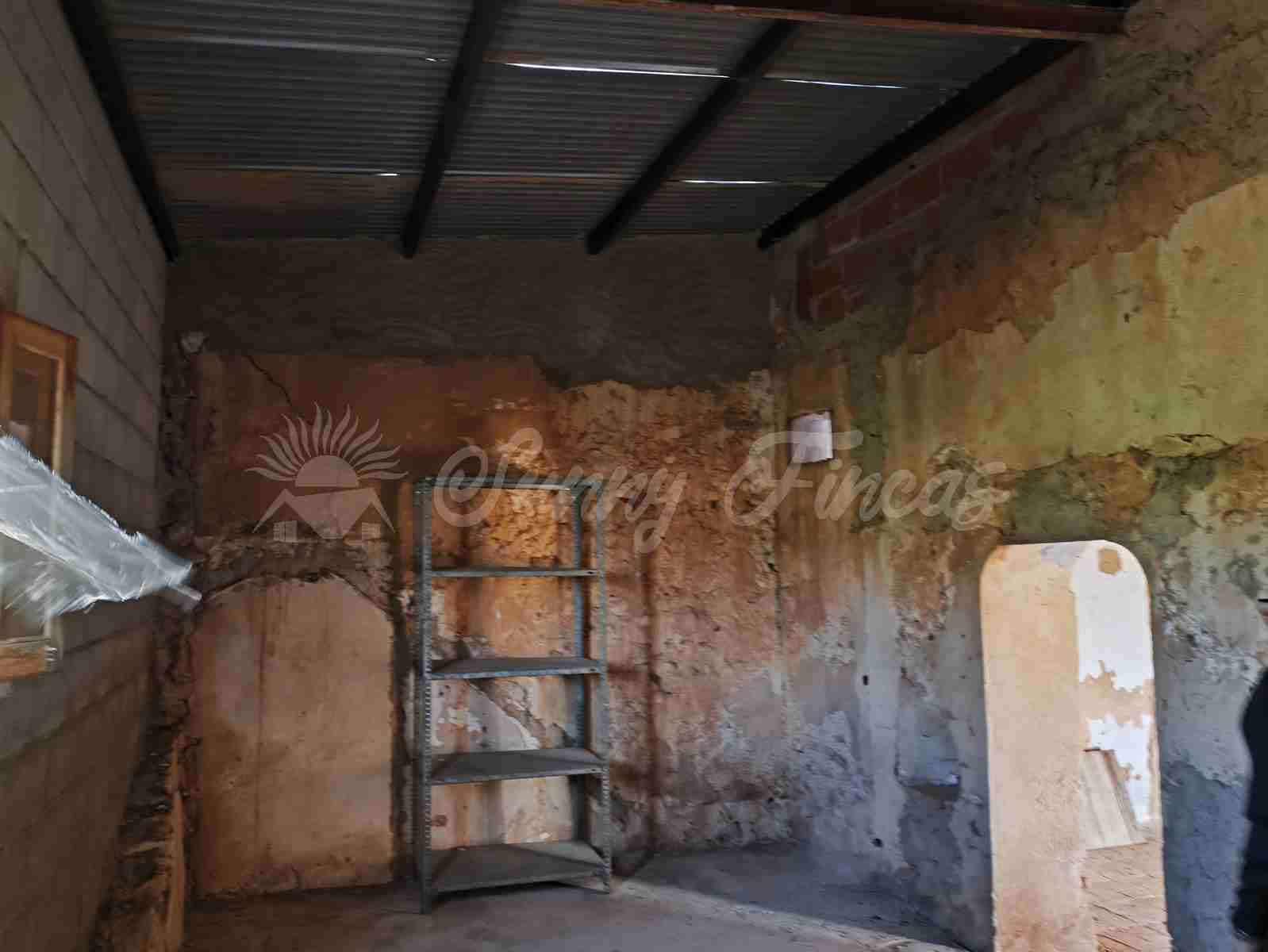 4 slaapkamer Finca/Landhuis te koop in Yecla met garage - € 49.900 (Ref: 8953949)