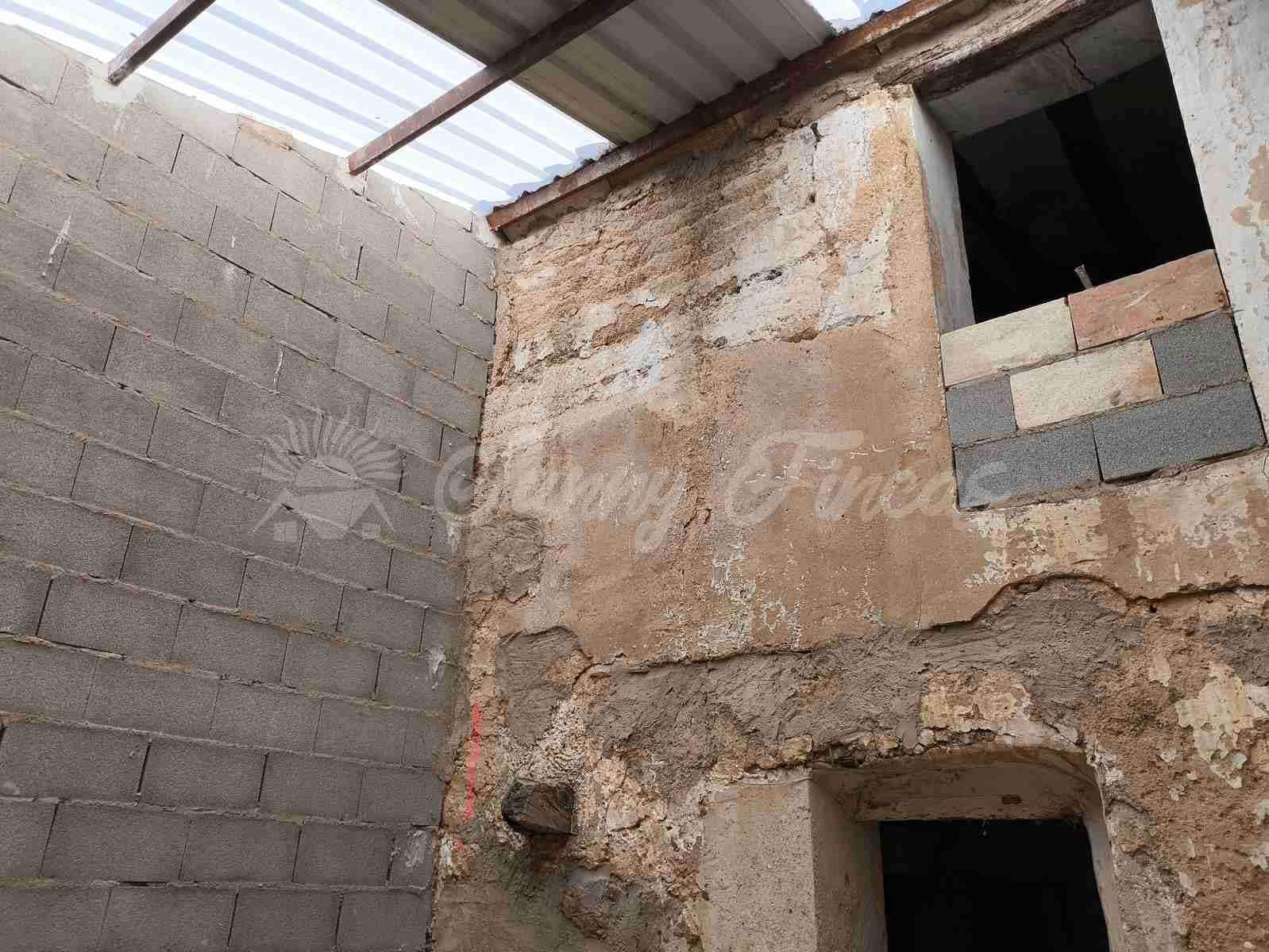 4 slaapkamer Finca/Landhuis te koop in Yecla met garage - € 49.900 (Ref: 8953949)