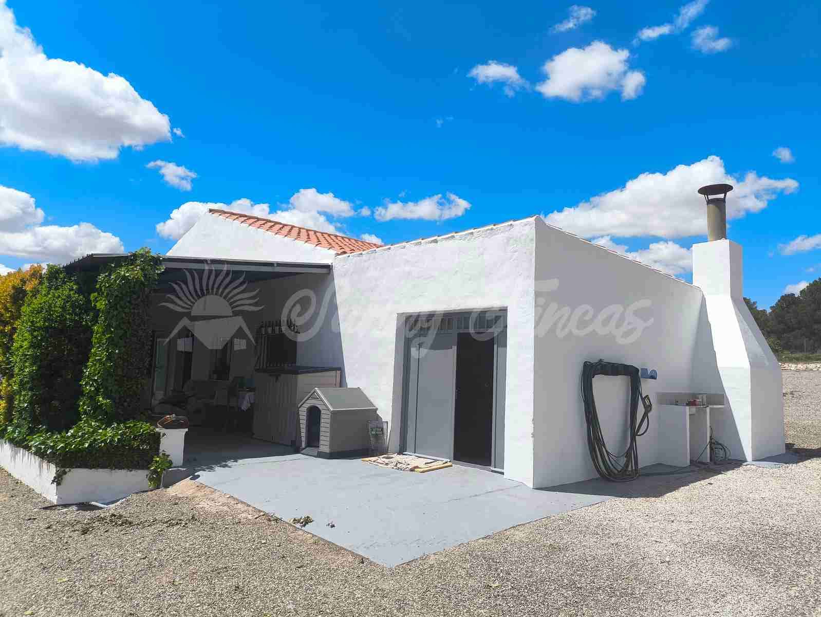 2 bedroom Finca/Country House for sale in Yecla with pool garage - € 250,000 (Ref: 8954851)