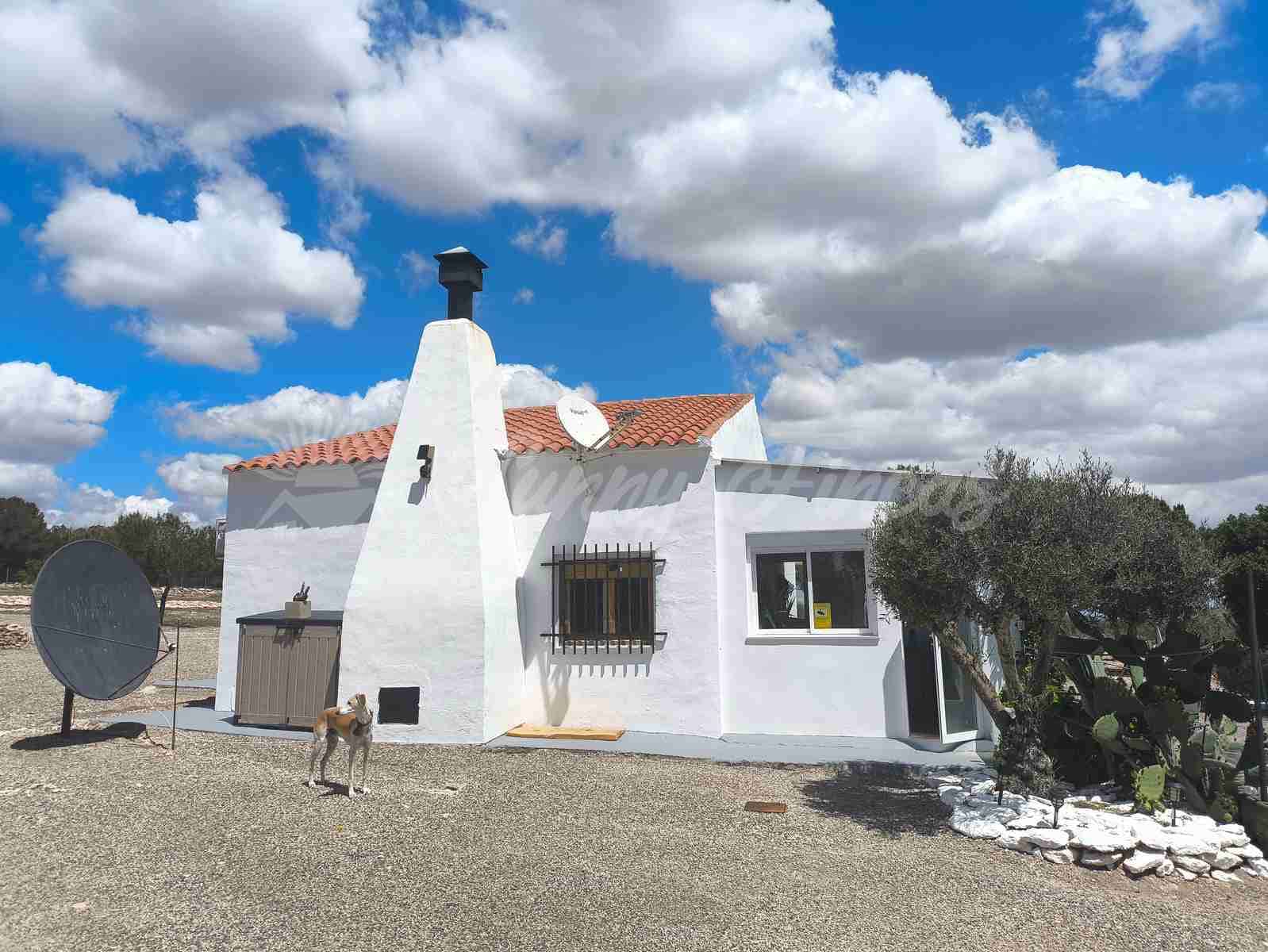 2 bedroom Finca/Country House for sale in Yecla with pool garage - € 250,000 (Ref: 8954851)