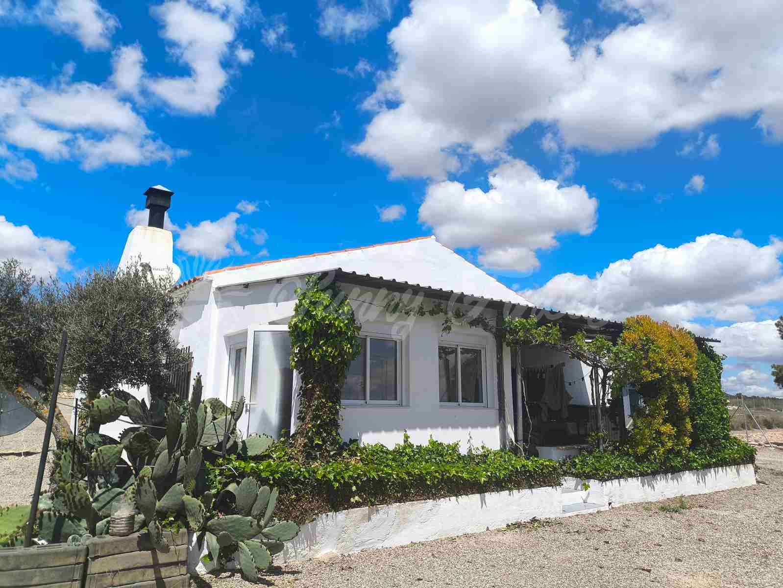 2 bedroom Finca/Country House for sale in Yecla with pool garage - € 250,000 (Ref: 8954851)