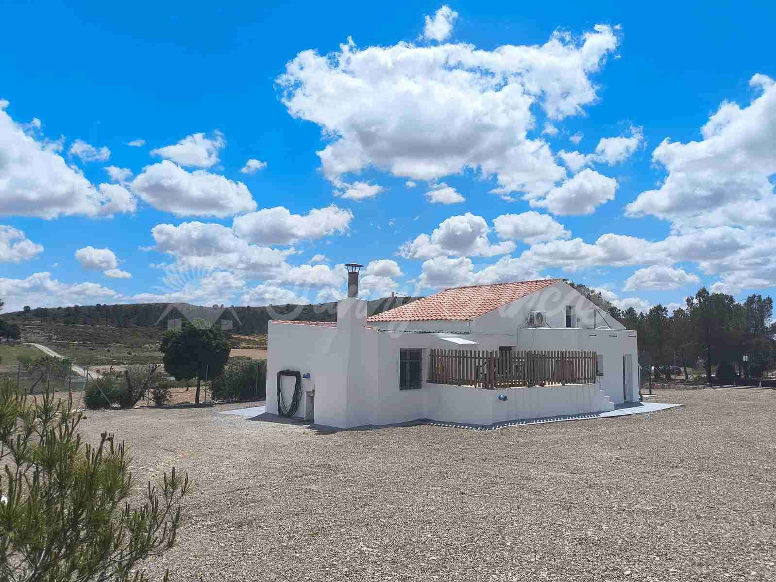 2 bedroom Finca/Country House for sale in Yecla with pool garage - € 250,000 (Ref: 8954851)