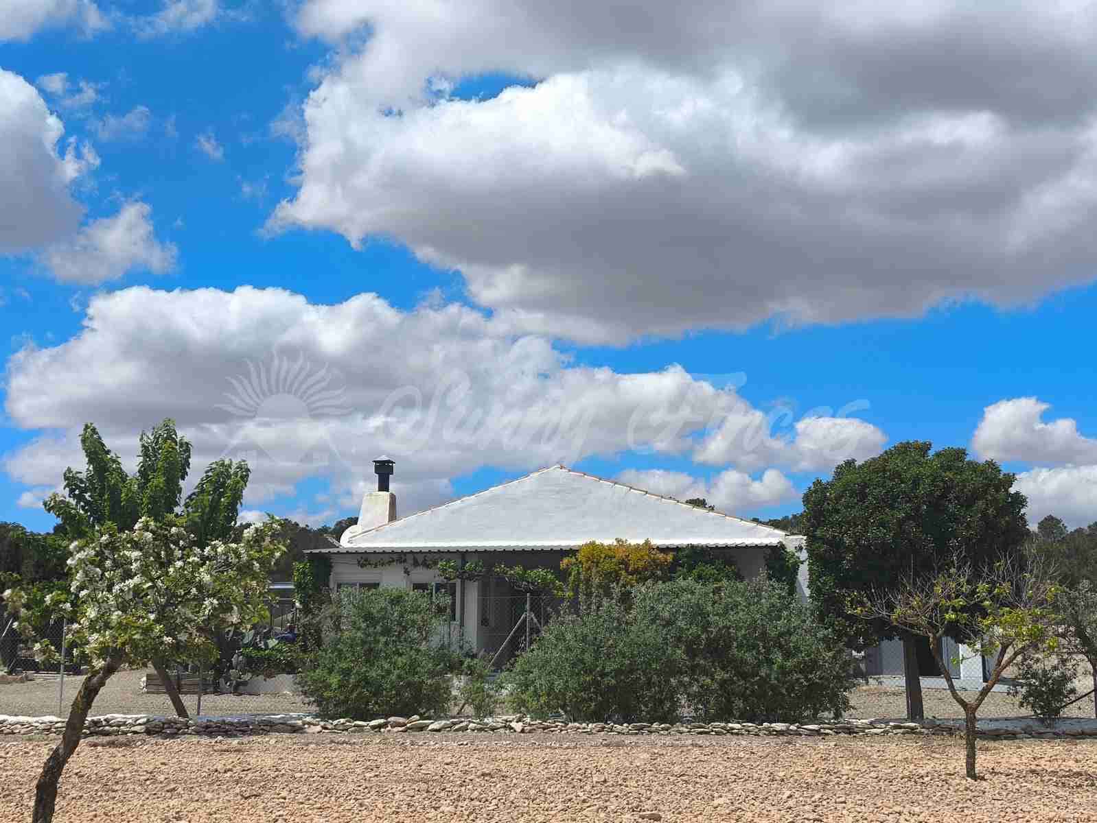 2 bedroom Finca/Country House for sale in Yecla with pool garage - € 250,000 (Ref: 8954851)