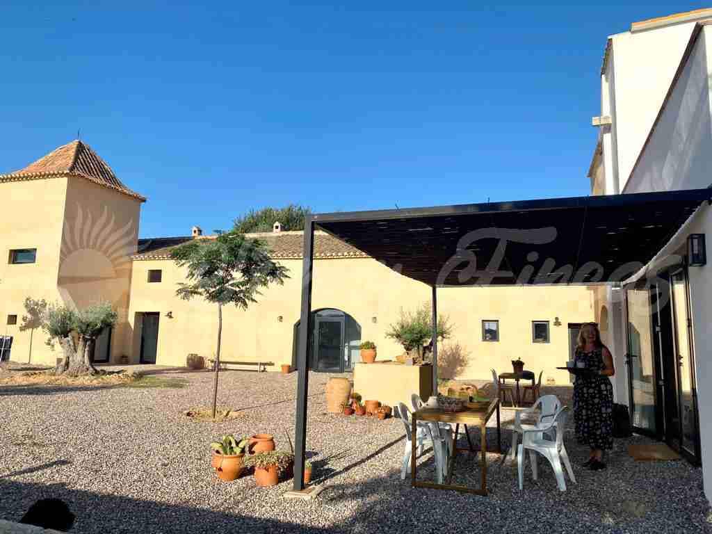Pensión/Hostal de 5 habitaciones en Almansa en venta con garaje - 799.000 € (Ref: 9006344)