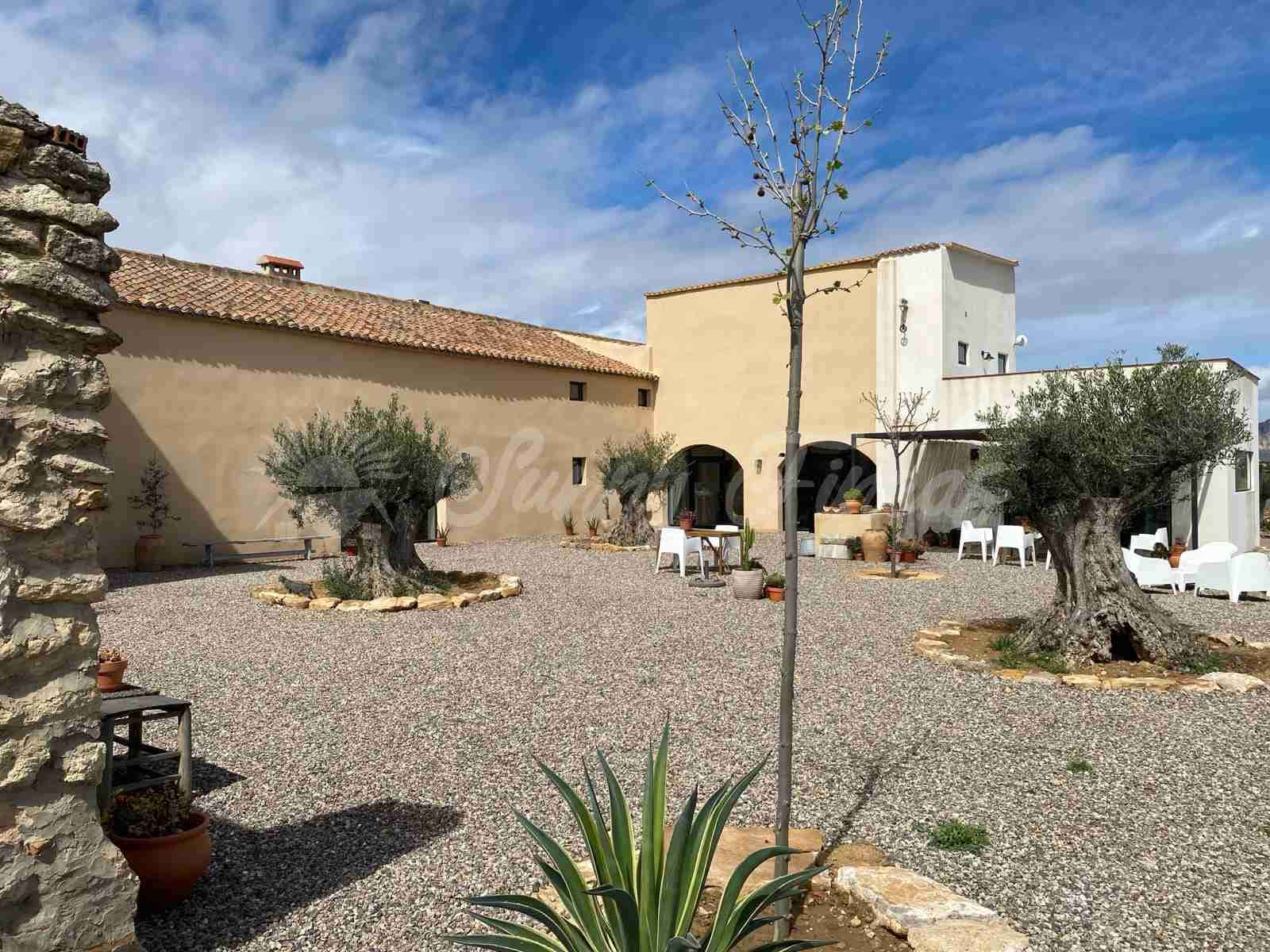Pensión/Hostal de 5 habitaciones en Almansa en venta con garaje - 799.000 € (Ref: 9006344)