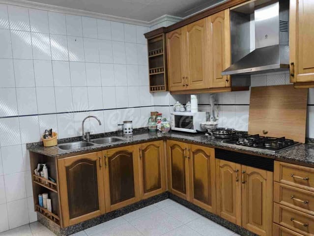 3 bedroom Townhouse for sale in Yecla with garage - € 99,000 (Ref: 9032626)