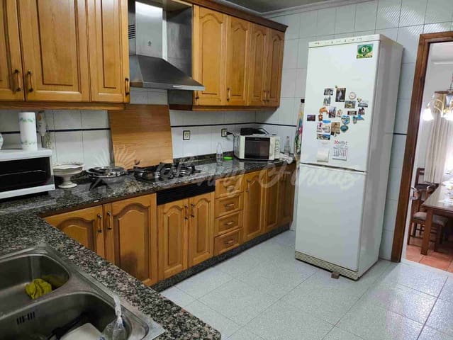 3 bedroom Townhouse for sale in Yecla with garage - € 99,000 (Ref: 9032626)