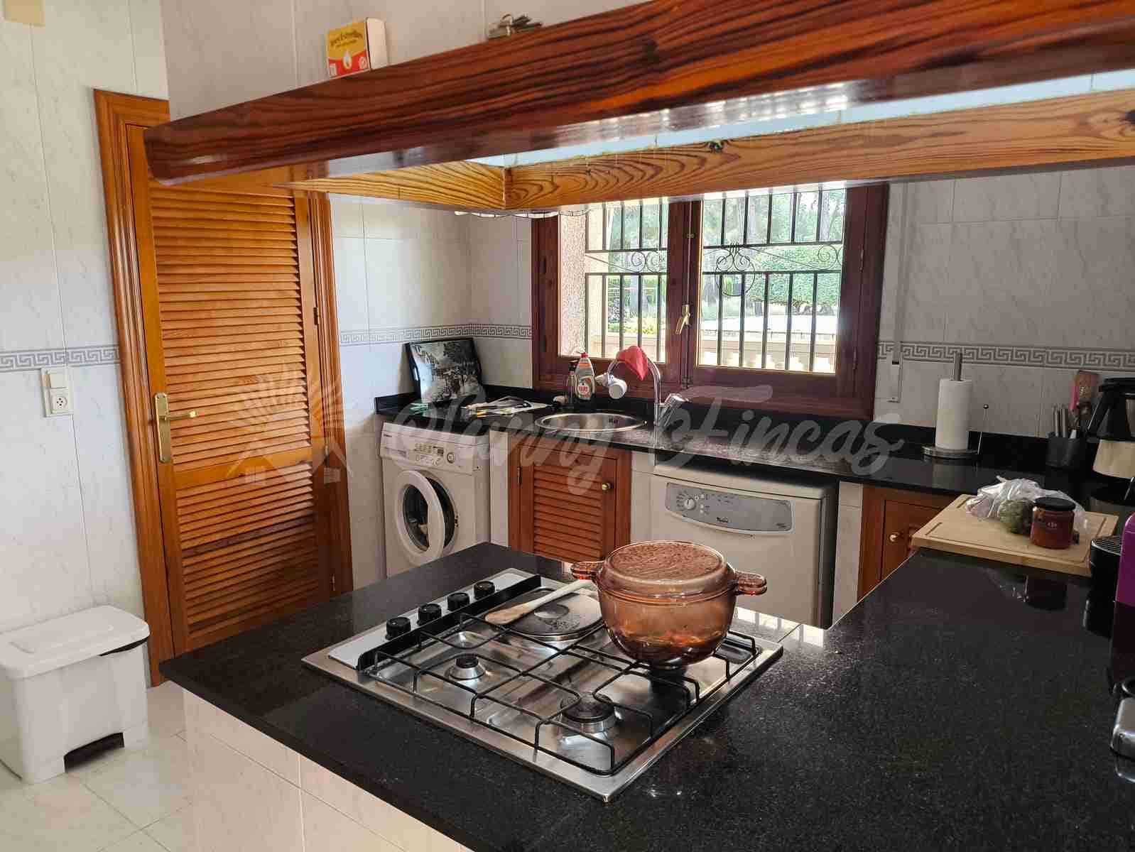 4 soveværelse Rækkehus til salg i Yecla med swimmingpool garage - € 325.000 (Ref: 9033553)