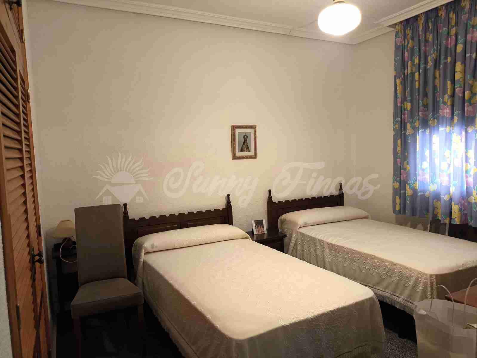 4 soveværelse Rækkehus til salg i Yecla med swimmingpool garage - € 325.000 (Ref: 9033553)