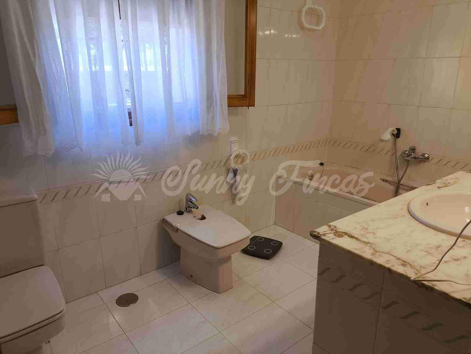 4 soveværelse Rækkehus til salg i Yecla med swimmingpool garage - € 325.000 (Ref: 9033553)