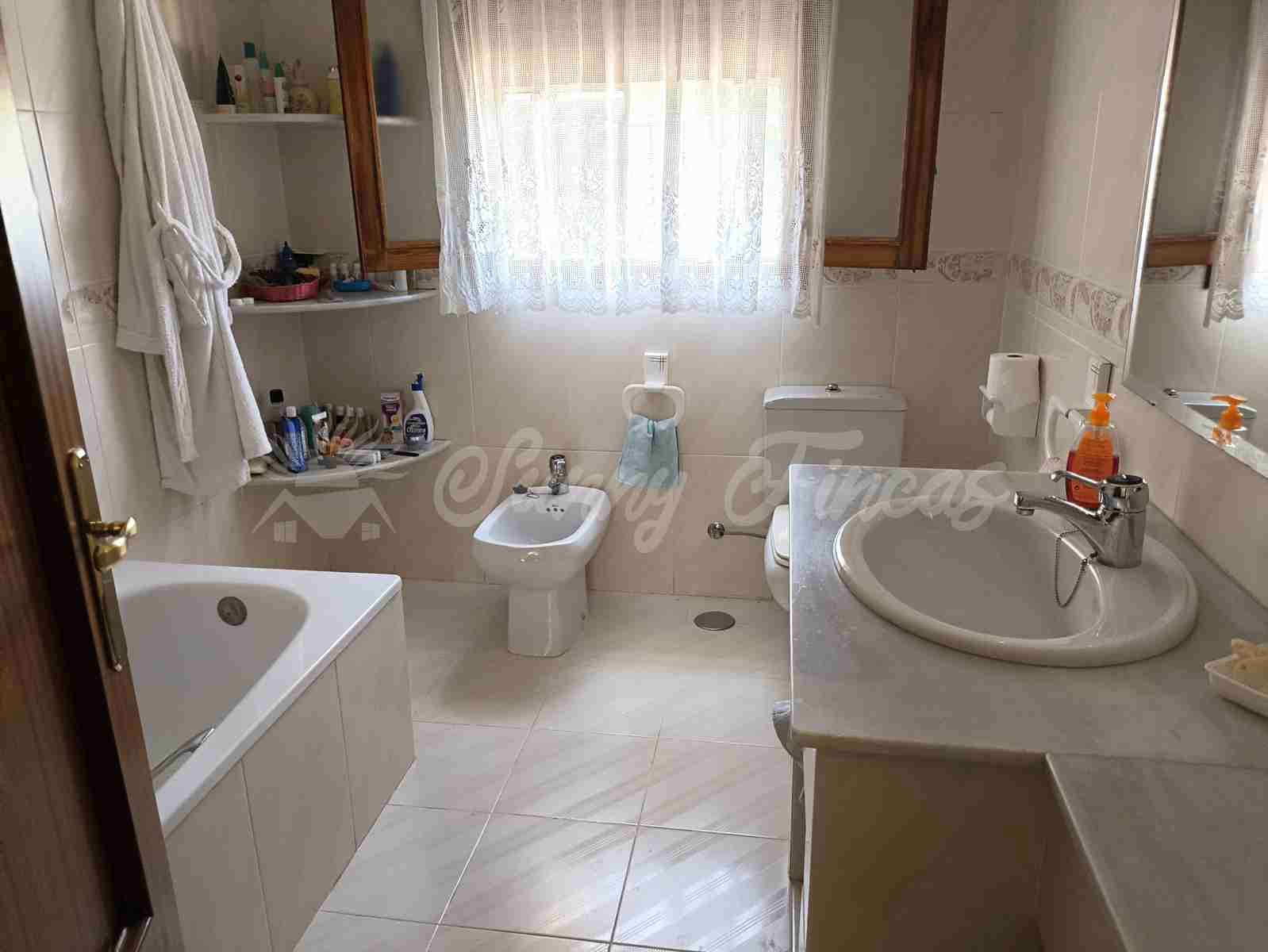 4 soveværelse Rækkehus til salg i Yecla med swimmingpool garage - € 325.000 (Ref: 9033553)