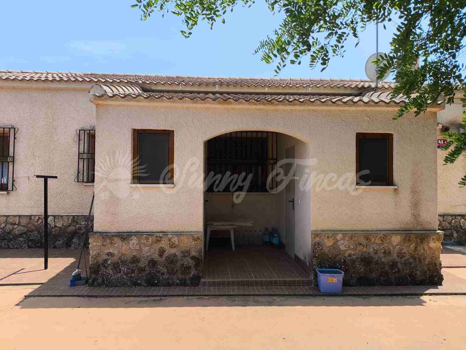 4 soveværelse Rækkehus til salg i Yecla med swimmingpool garage - € 325.000 (Ref: 9033553)