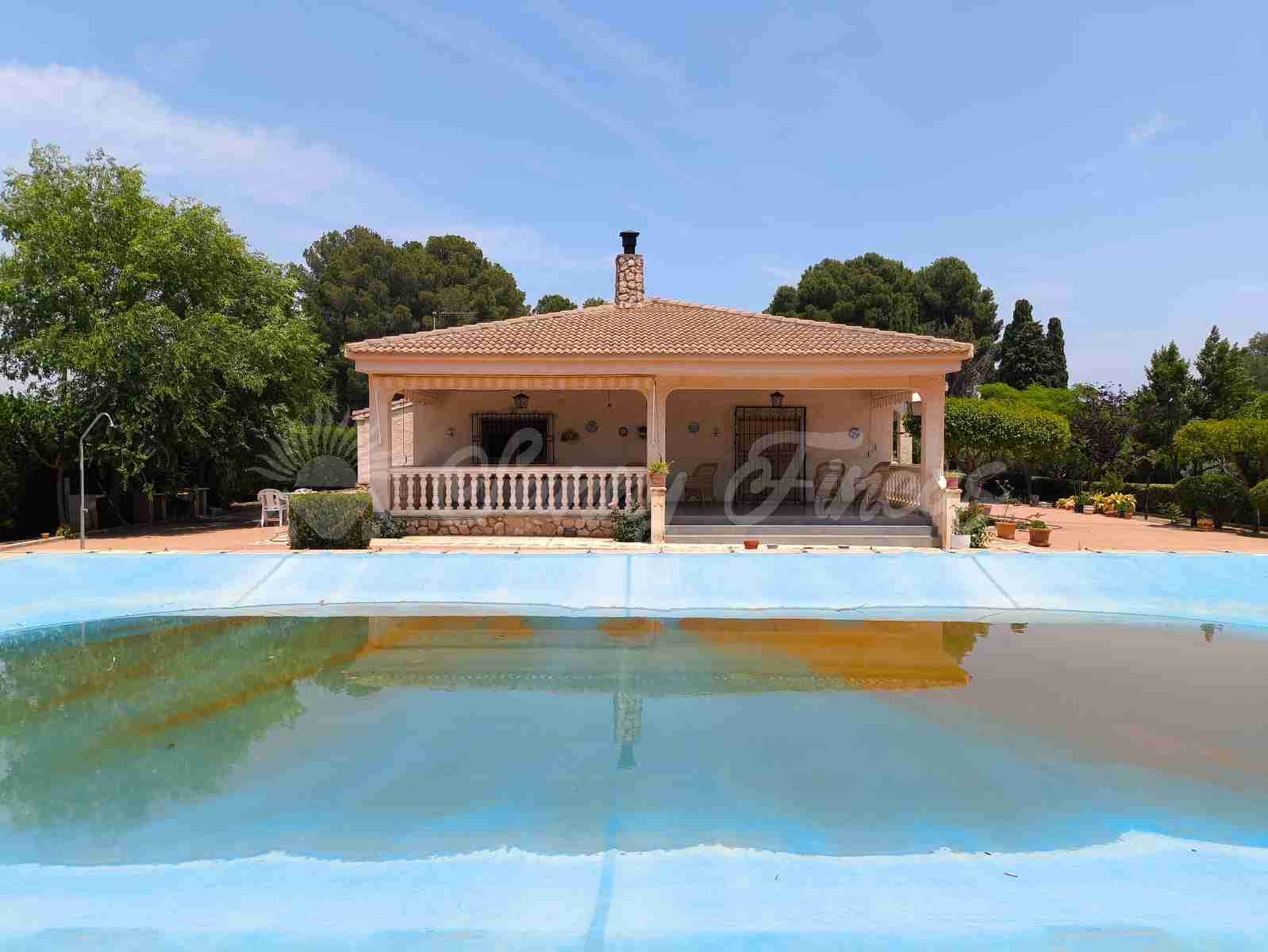 4 soveværelse Rækkehus til salg i Yecla med swimmingpool garage - € 325.000 (Ref: 9033553)