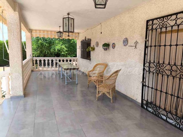 4 slaapkamer Rijtjeshuis te koop in Yecla met zwembad garage - € 325.000 (Ref: 9033553)