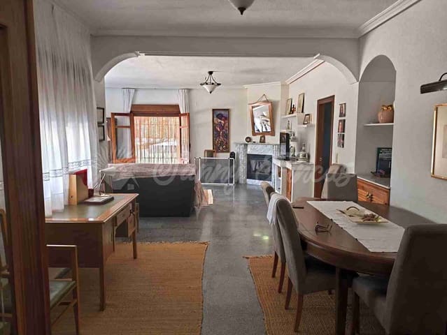 4 slaapkamer Rijtjeshuis te koop in Yecla met zwembad garage - € 325.000 (Ref: 9033553)