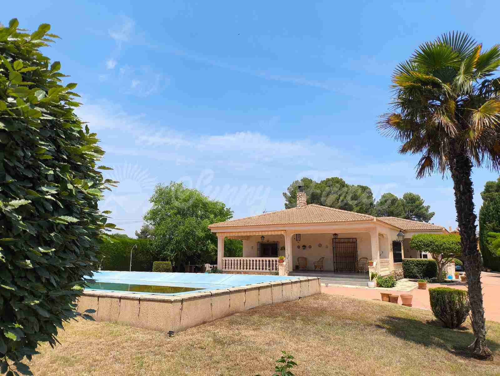 4 soveværelse Rækkehus til salg i Yecla med swimmingpool garage - € 325.000 (Ref: 9033553)