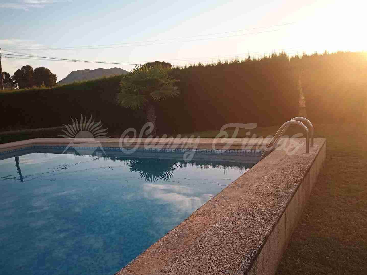 4 soveværelse Rækkehus til salg i Yecla med swimmingpool garage - € 325.000 (Ref: 9033553)