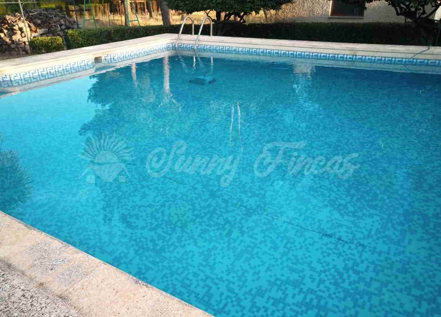 4 soveværelse Rækkehus til salg i Yecla med swimmingpool garage - € 325.000 (Ref: 9033553)