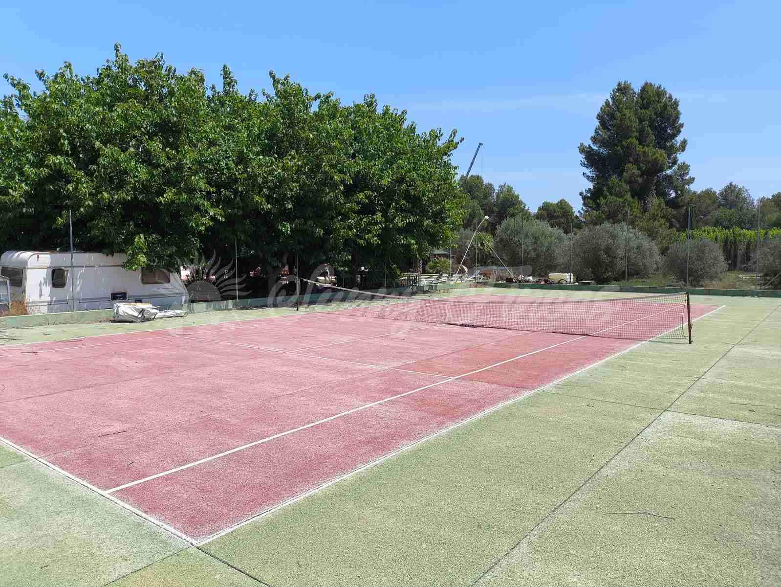 6 slaapkamer Finca/Landhuis te koop in Villena met zwembad garage - € 369.000 (Ref: 9092183)