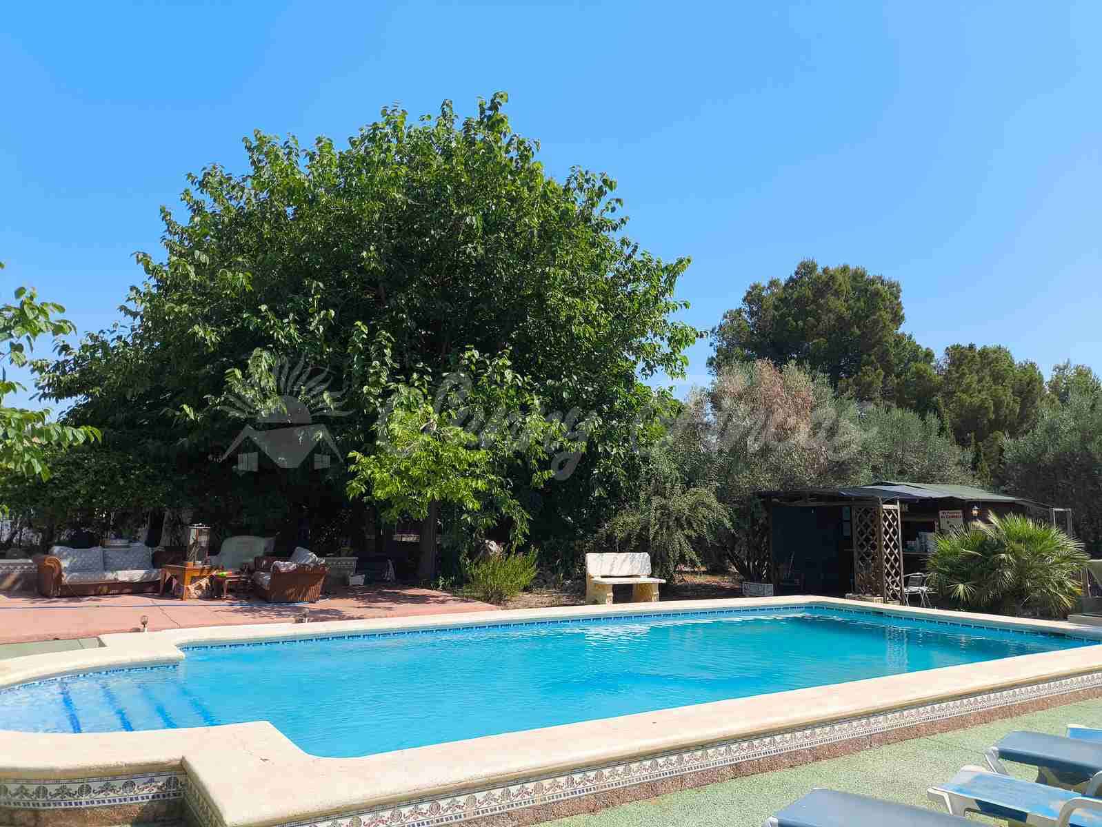 6 slaapkamer Finca/Landhuis te koop in Villena met zwembad garage - € 369.000 (Ref: 9092183)