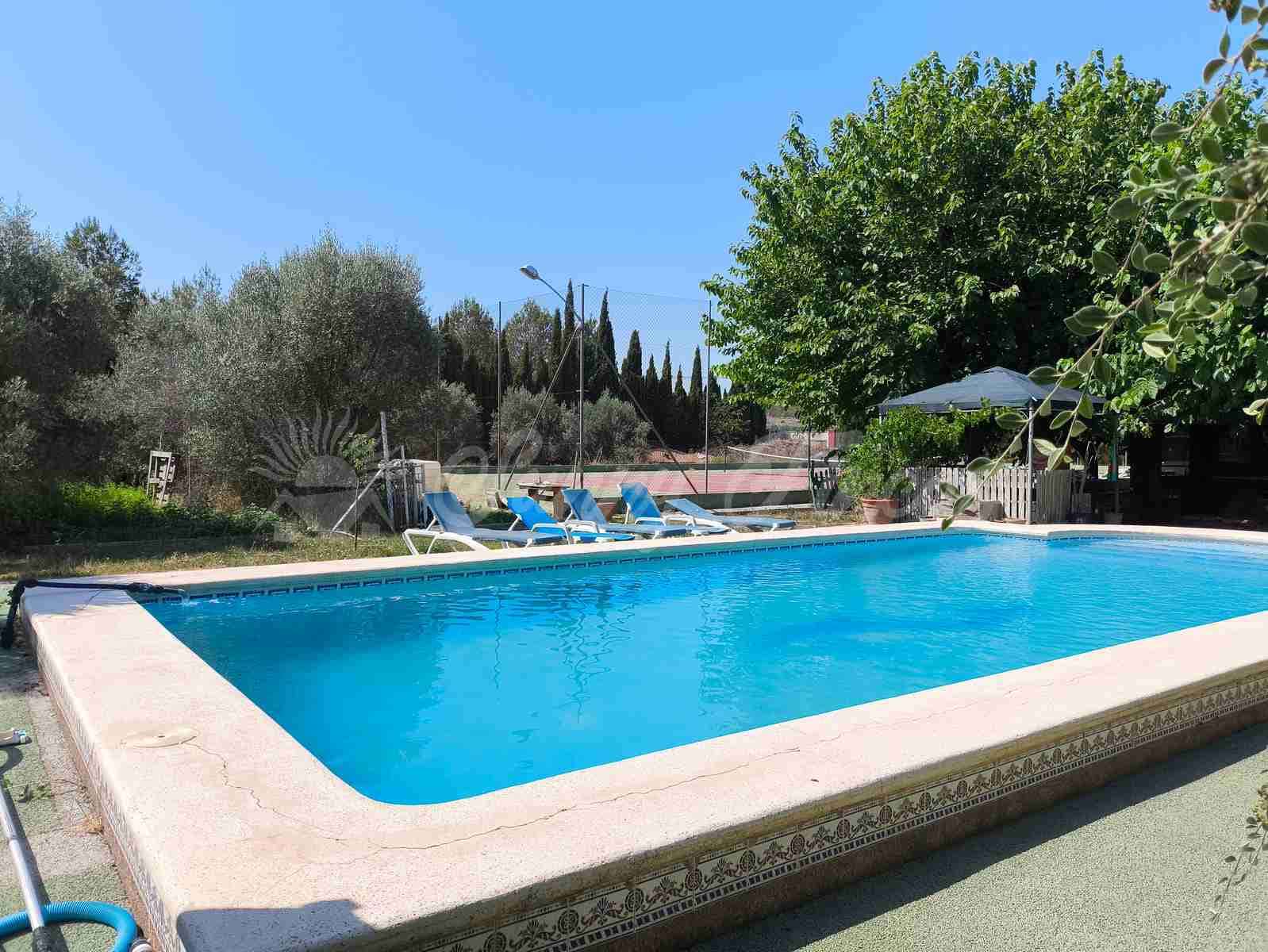 6 slaapkamer Finca/Landhuis te koop in Villena met zwembad garage - € 369.000 (Ref: 9092183)