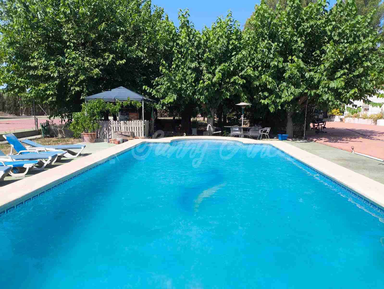 6 slaapkamer Finca/Landhuis te koop in Villena met zwembad garage - € 369.000 (Ref: 9092183)