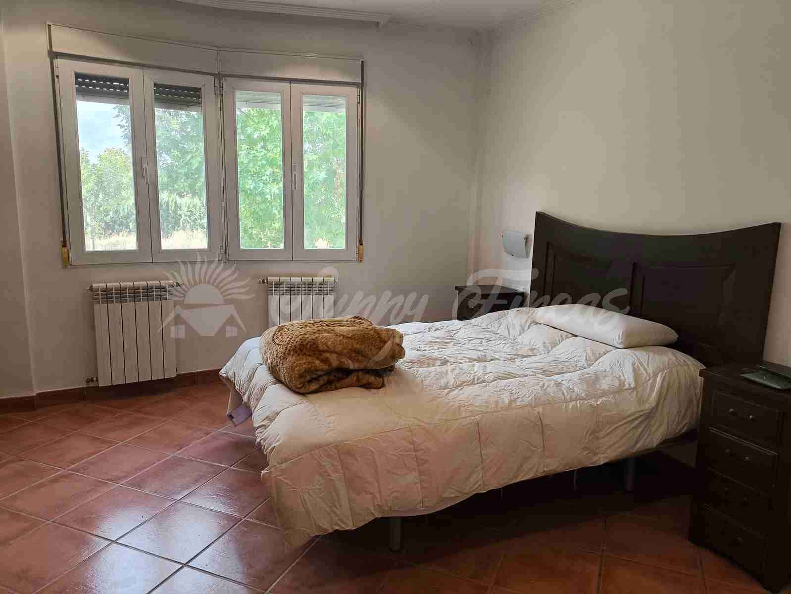 4 soveværelse Villa til salg i Yecla med garage - € 299.000 (Ref: 9282581)