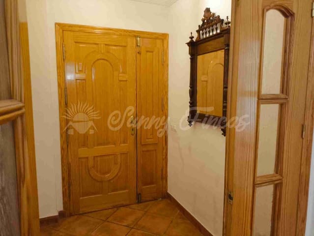 4 bedroom Villa for sale in Yecla with garage - € 299,000 (Ref: 9282581)