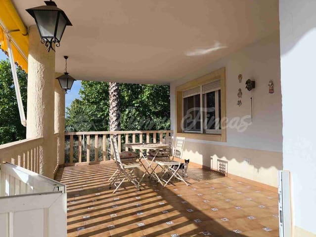 4 bedroom Villa for sale in Yecla with garage - € 299,000 (Ref: 9282581)