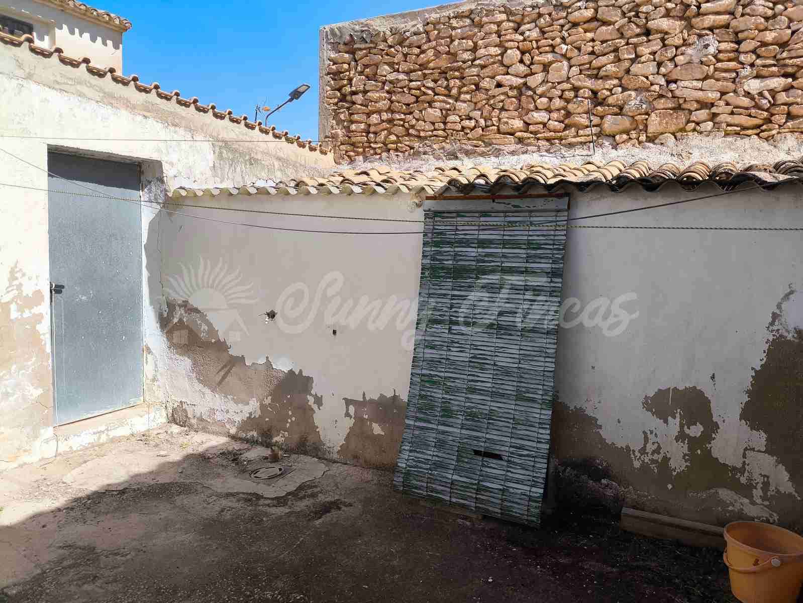 5 bedroom Townhouse for sale in Raspay - € 74,995 (Ref: 9340068)