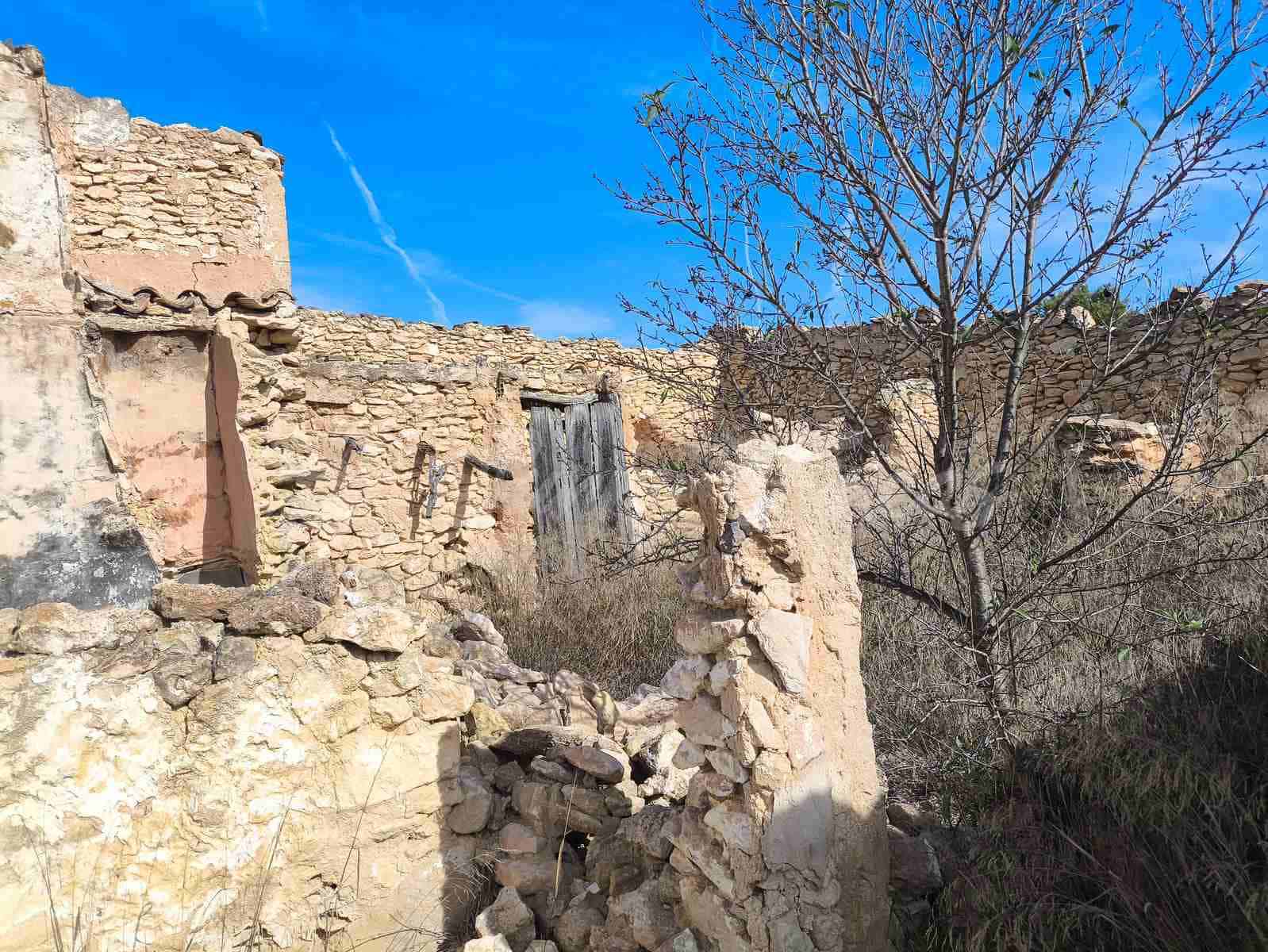 Ruin till salu i Yecla - 30 000 € (Ref: 9400028)