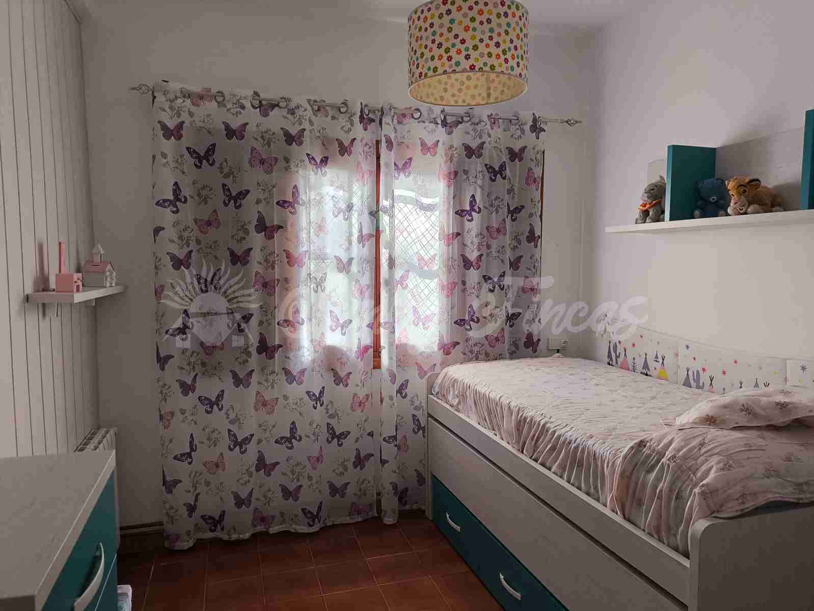 4 slaapkamer Finca/Landhuis te koop in Almansa met zwembad garage - € 235.000 (Ref: 9404572)