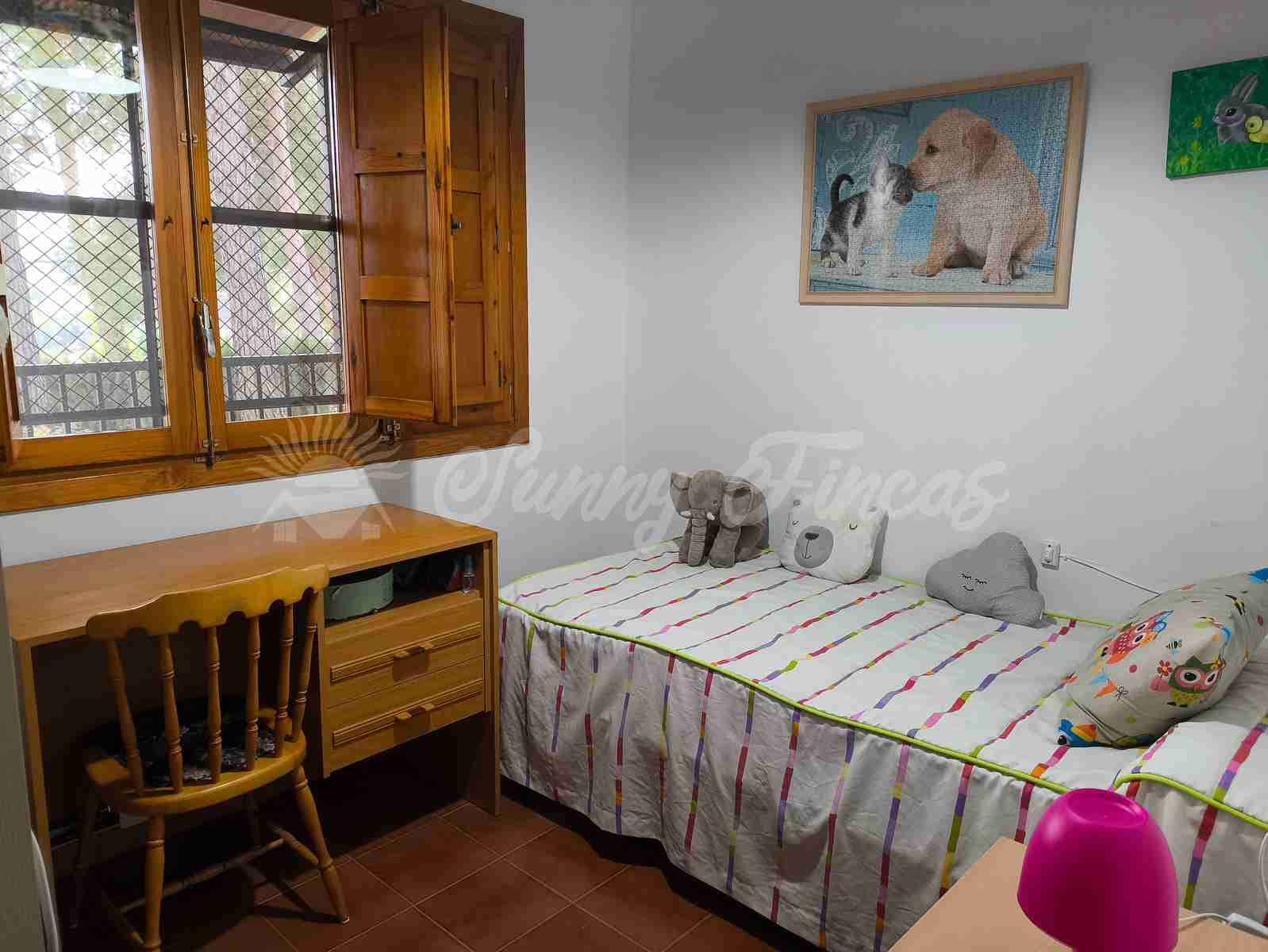 4 slaapkamer Finca/Landhuis te koop in Almansa met zwembad garage - € 235.000 (Ref: 9404572)