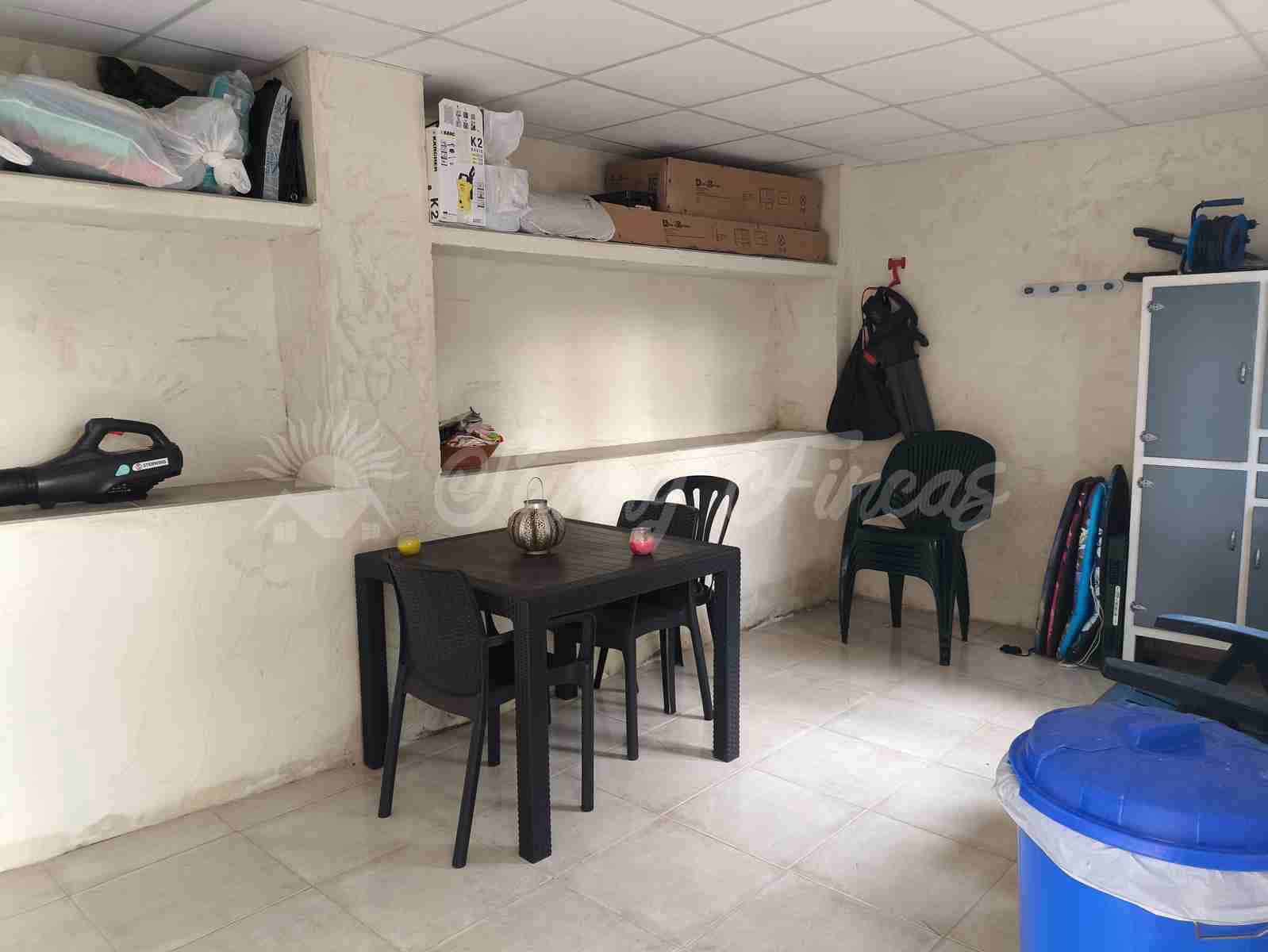 4 slaapkamer Finca/Landhuis te koop in Almansa met zwembad garage - € 235.000 (Ref: 9404572)