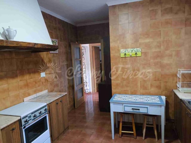 4 slaapkamer Finca/Landhuis te koop in Almansa met zwembad garage - € 235.000 (Ref: 9404572)