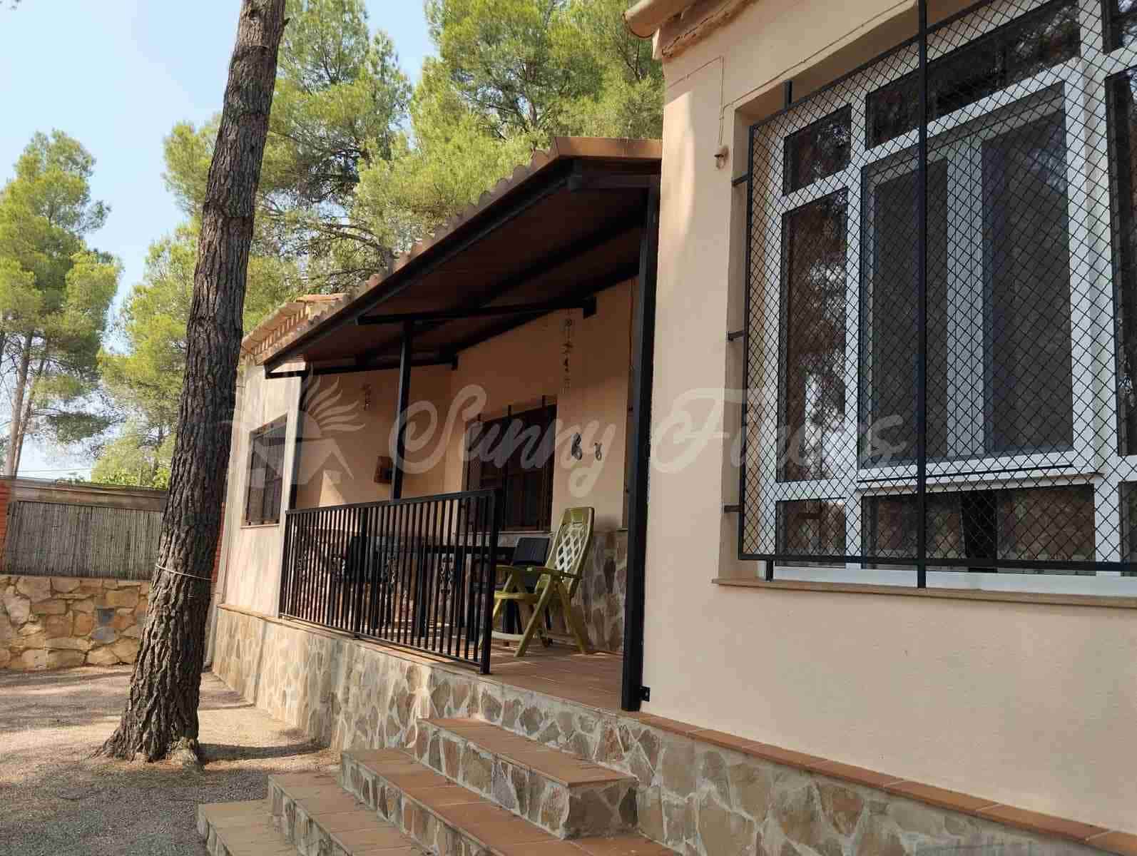 4 slaapkamer Finca/Landhuis te koop in Almansa met zwembad garage - € 235.000 (Ref: 9404572)