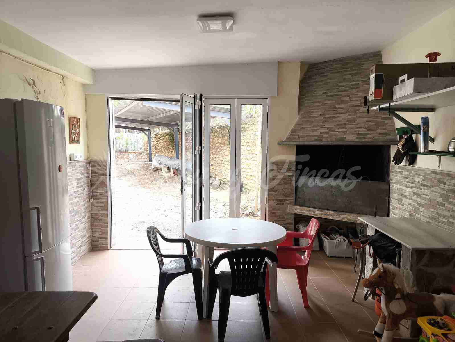 4 slaapkamer Finca/Landhuis te koop in Almansa met zwembad garage - € 235.000 (Ref: 9404572)