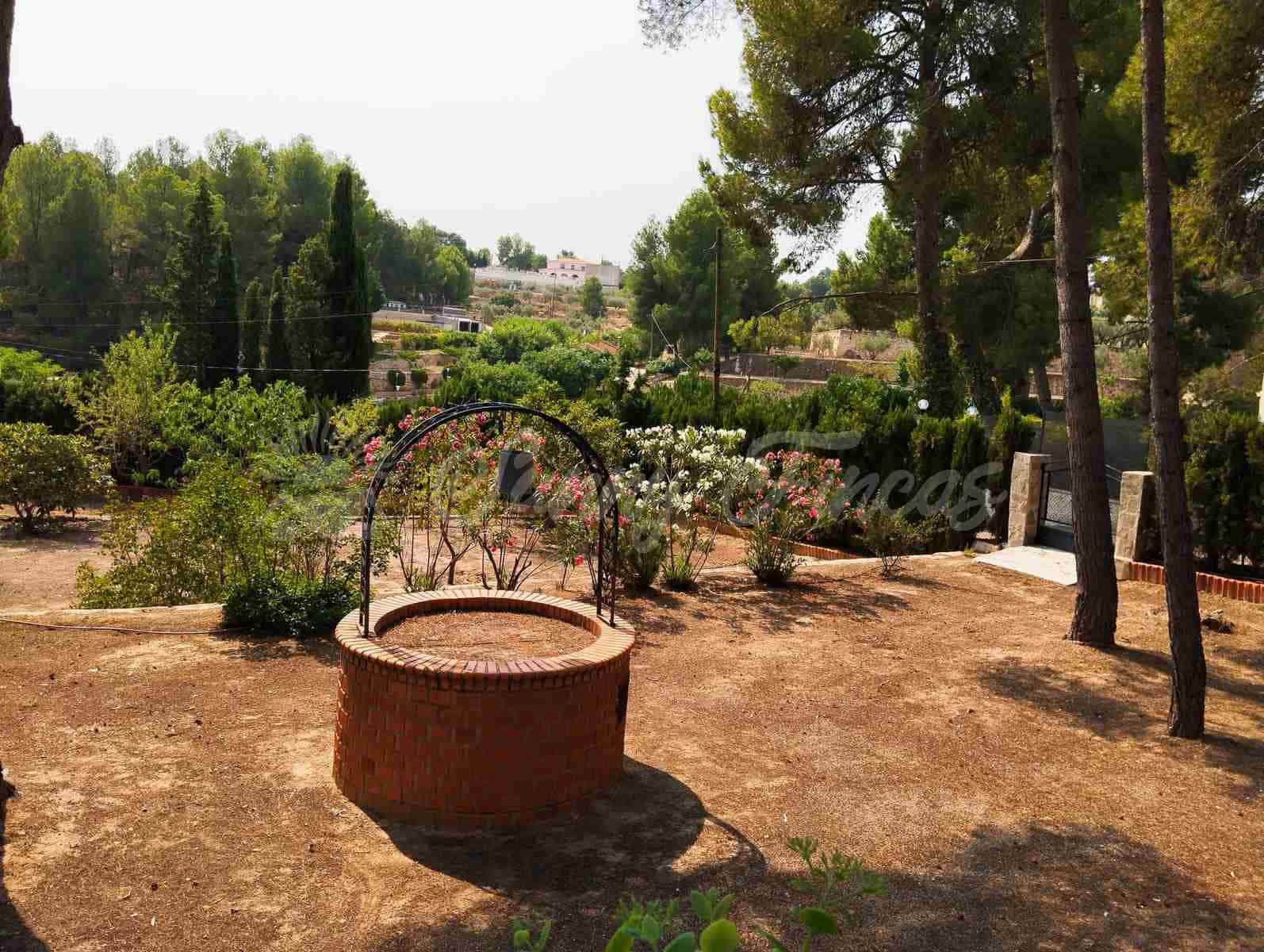4 slaapkamer Finca/Landhuis te koop in Almansa met zwembad garage - € 235.000 (Ref: 9404572)