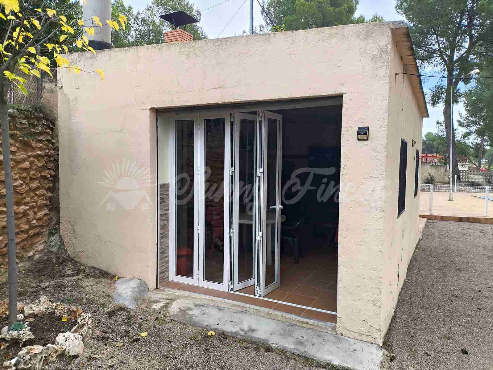 4 slaapkamer Finca/Landhuis te koop in Almansa met zwembad garage - € 235.000 (Ref: 9404572)