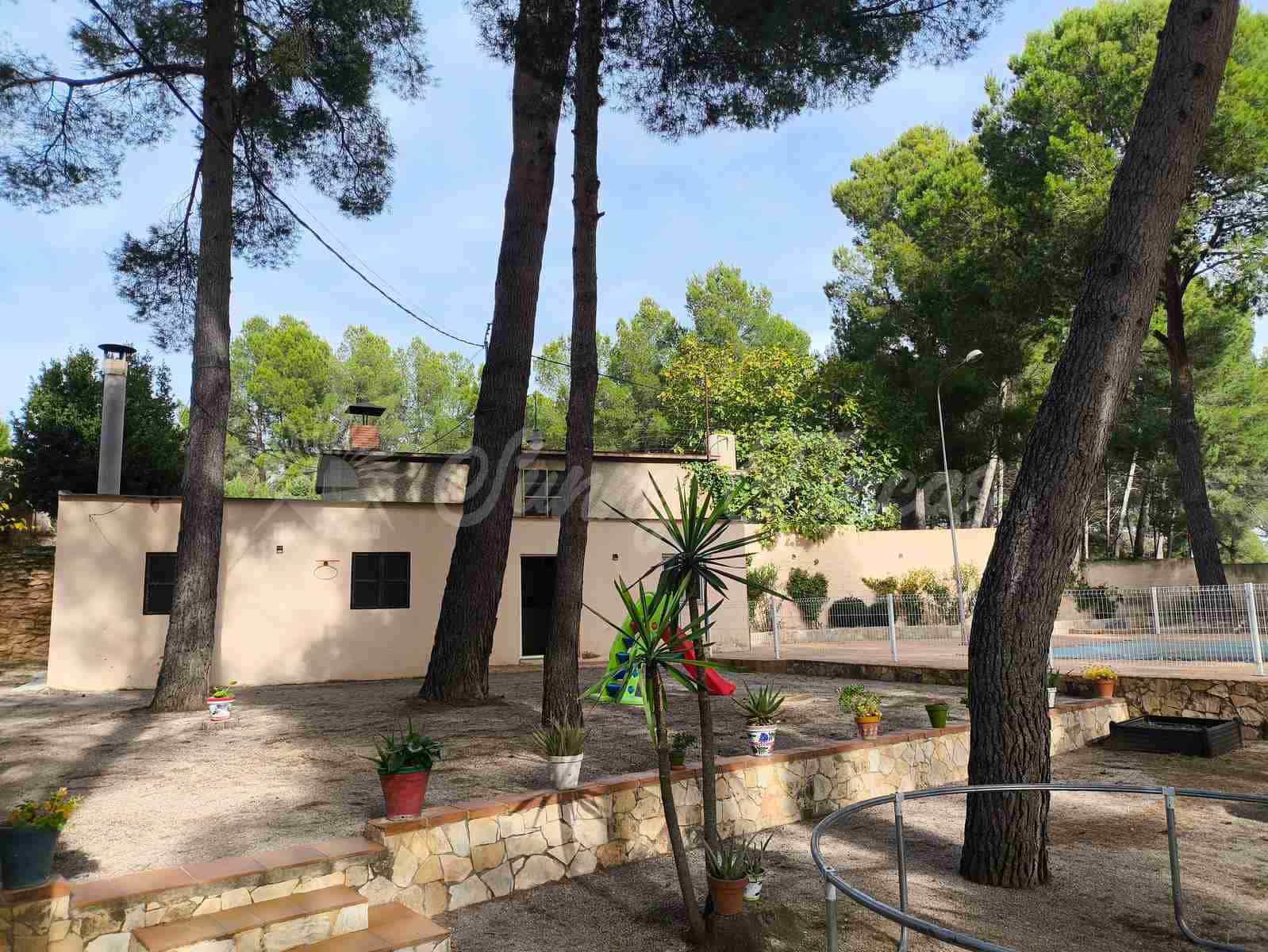 4 slaapkamer Finca/Landhuis te koop in Almansa met zwembad garage - € 235.000 (Ref: 9404572)