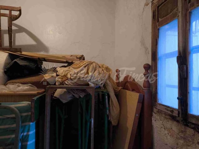 5 makuuhuone Omakotitalo myytävänä paikassa Yecla - 95 000 € (Ref: 9532012)