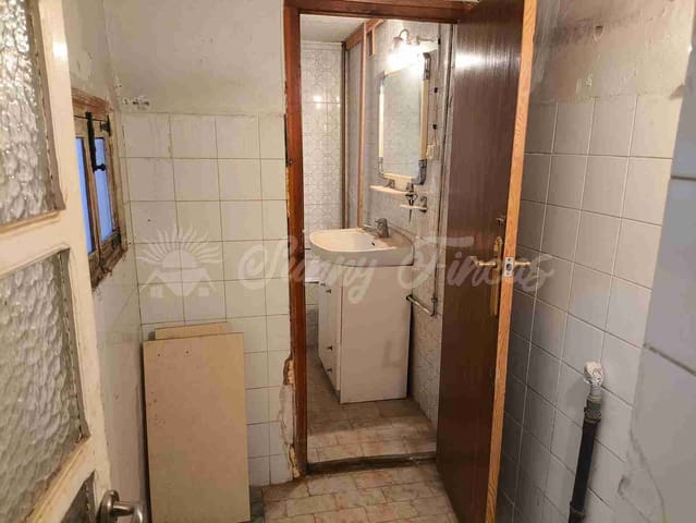 5 makuuhuone Omakotitalo myytävänä paikassa Yecla - 95 000 € (Ref: 9532012)