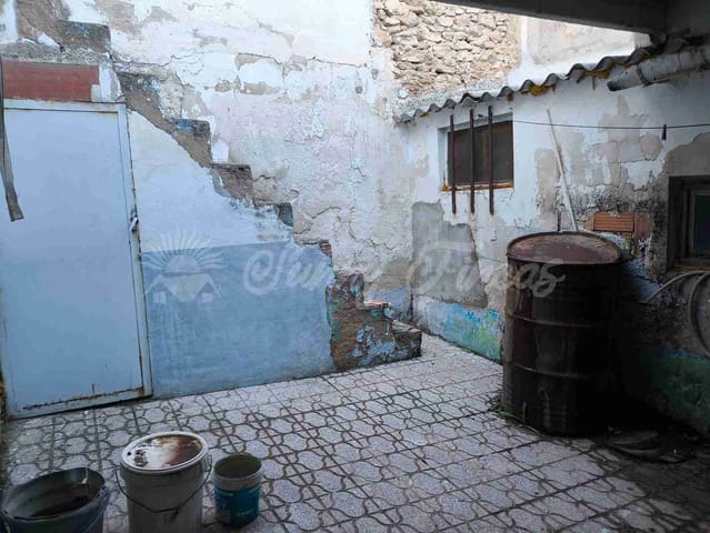 5 makuuhuone Omakotitalo myytävänä paikassa Yecla - 95 000 € (Ref: 9532012)