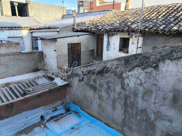 5 makuuhuone Omakotitalo myytävänä paikassa Yecla - 95 000 € (Ref: 9532012)