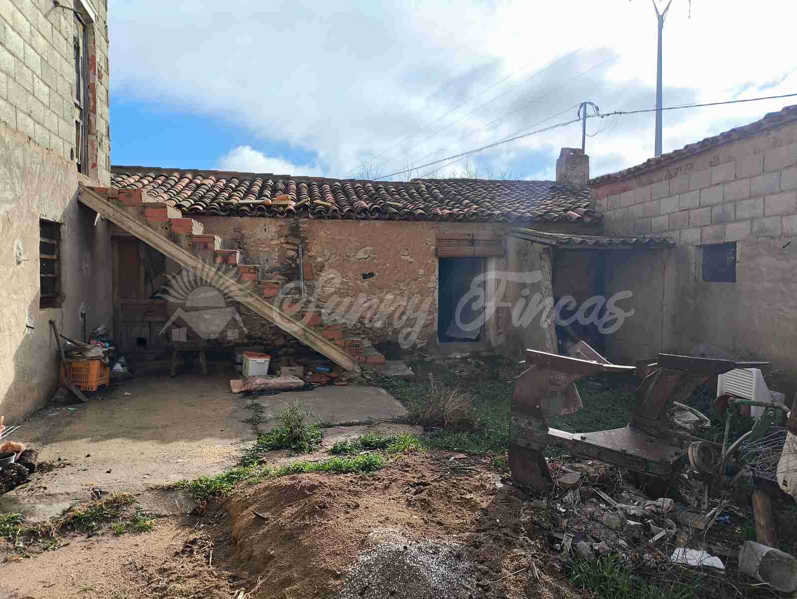 2 sypialnia Finka/Dom wiejski na sprzedaż w Almansa z basenem garażem - 125 000 € (Ref: 9532158)