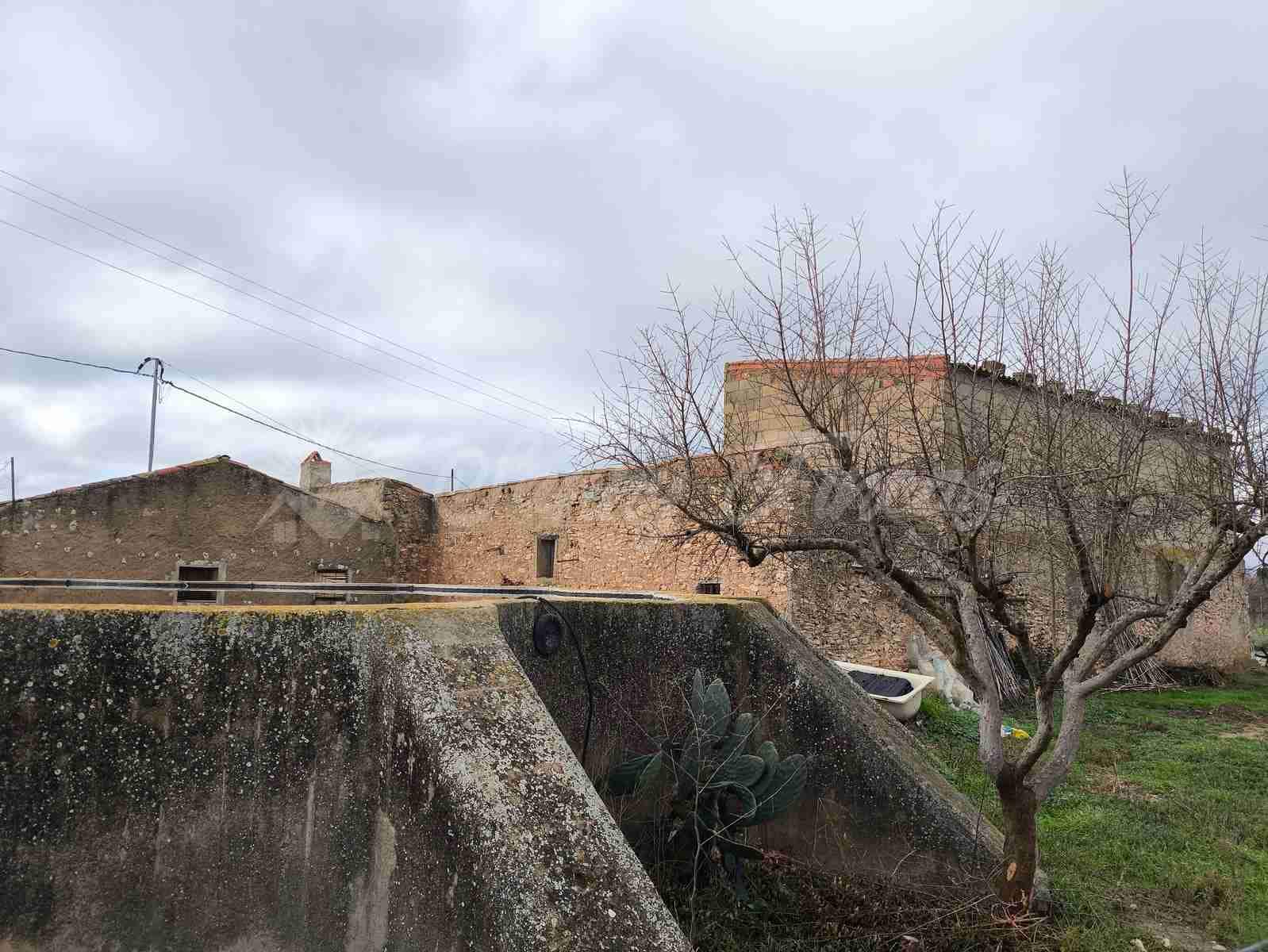 2 sypialnia Finka/Dom wiejski na sprzedaż w Almansa z basenem garażem - 125 000 € (Ref: 9532158)