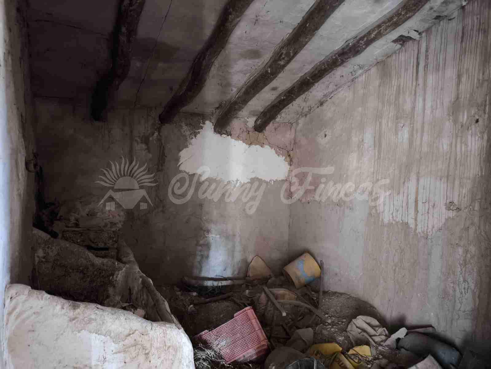 Finca/Casa Rural en Villena en venta con garaje - 30.000 € (Ref: 9618055)