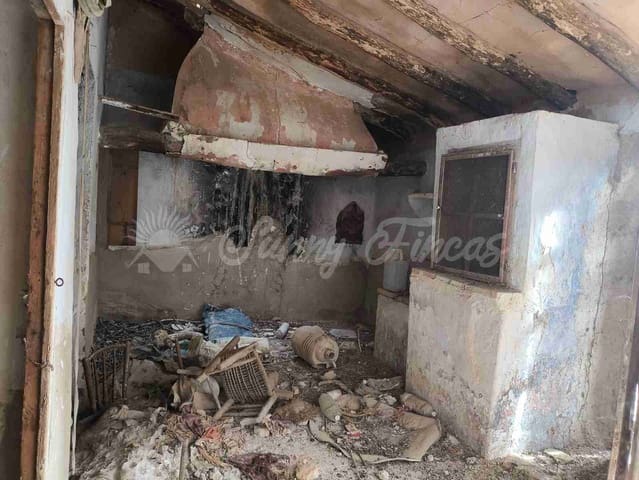 Finca/Casa Rural en Villena en venta con garaje - 30.000 € (Ref: 9618055)
