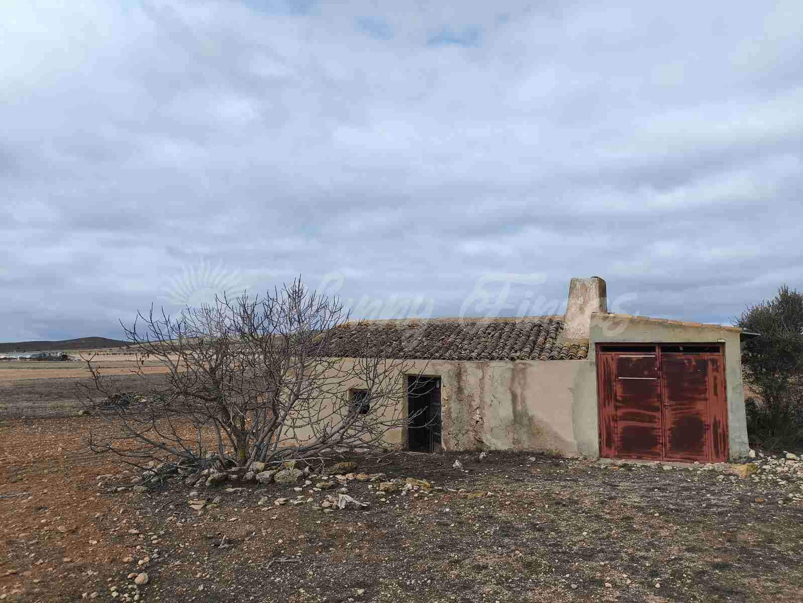 Finca/Casa Rural en Villena en venta con garaje - 30.000 € (Ref: 9618055)